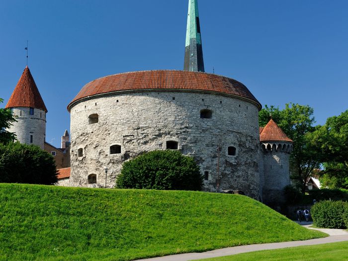 External view of the Great Coastal Gate and Fat Margaret Tower in the Old Town of Tallinn, Estonia. Photo by: Toomas Volmer