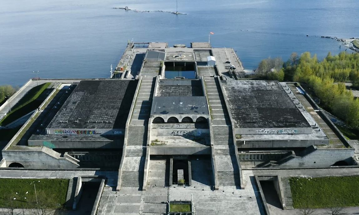 Tenet filming locations in Tallinn, Estonia: Linnahall cast as Kiev Opera House. 