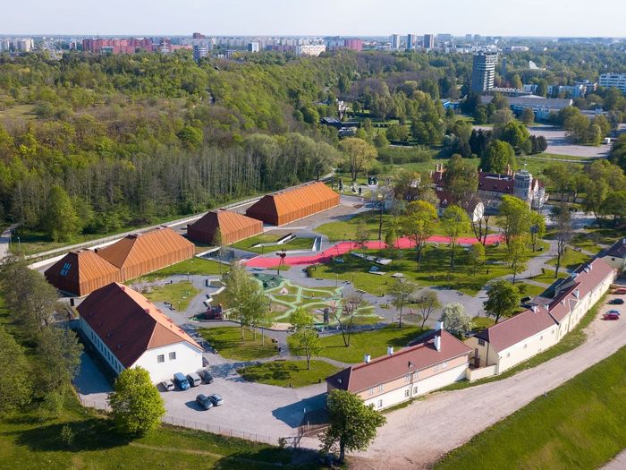 Viron historiallinen museo. Maarjamäen palatsin tallirakennus