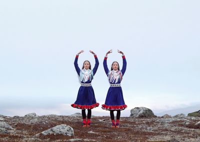 no beginning, no end: Decolonial Gestures in Sámi Worldbuilding