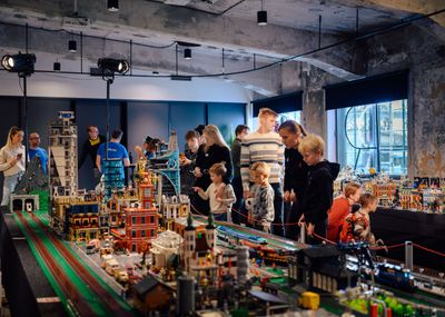 Meklēšanas rezultāta izrādes "Ķieģeļu fun pie PROTO Izgudrojumu fabrikas" attels