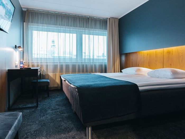 Go Hotel Shnelli superior room