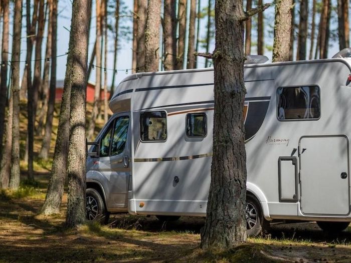Karavaanialue Valklan lomakeskuksessa