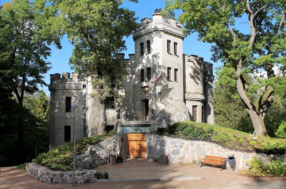 Hidden Gems of Northern Estonia: Ruins and Castles day trip Carmen reisid 4Travel