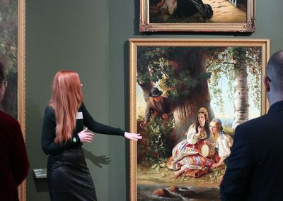 "ArtWalk" — short tours in English at Kumu Art Museum