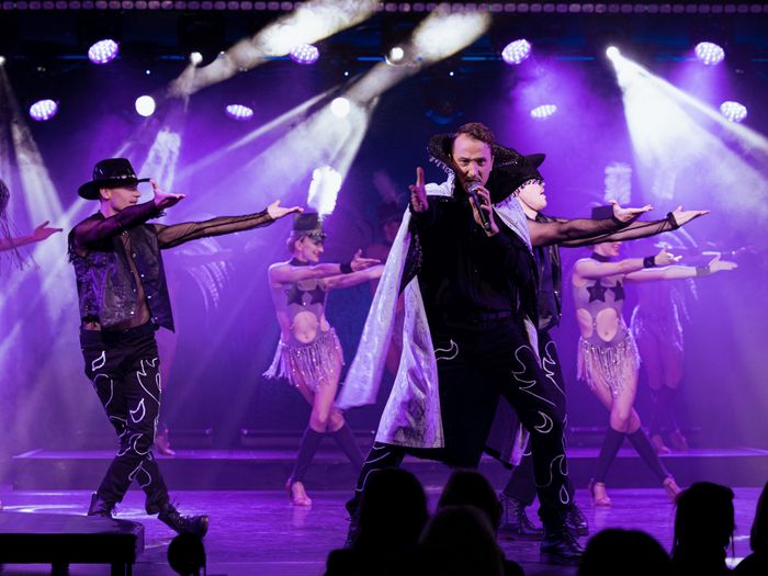 Hotelli Viru ja Starlight Cabaret esittävät: revyyshow CINEMANIA