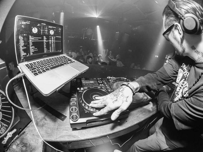 Nightclub Studio